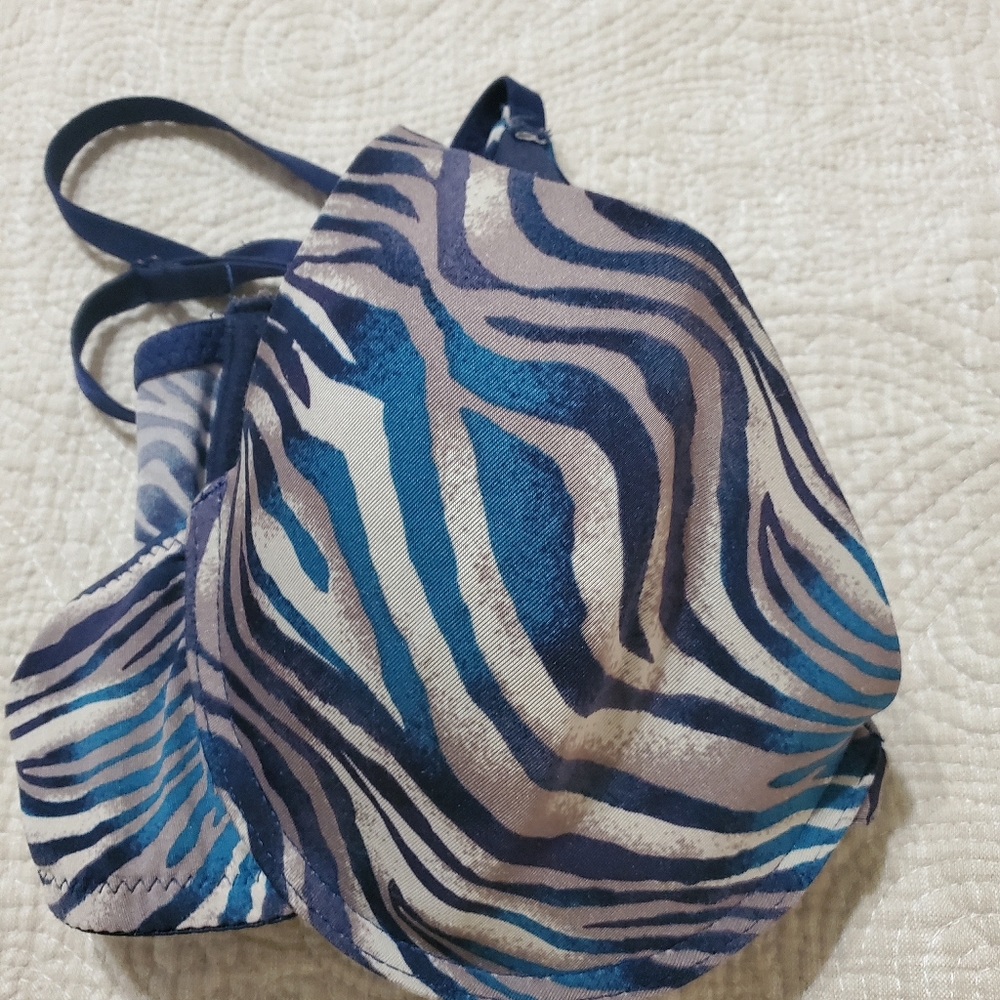IZOD 38C BEAUTIFUL DETAILED BRA